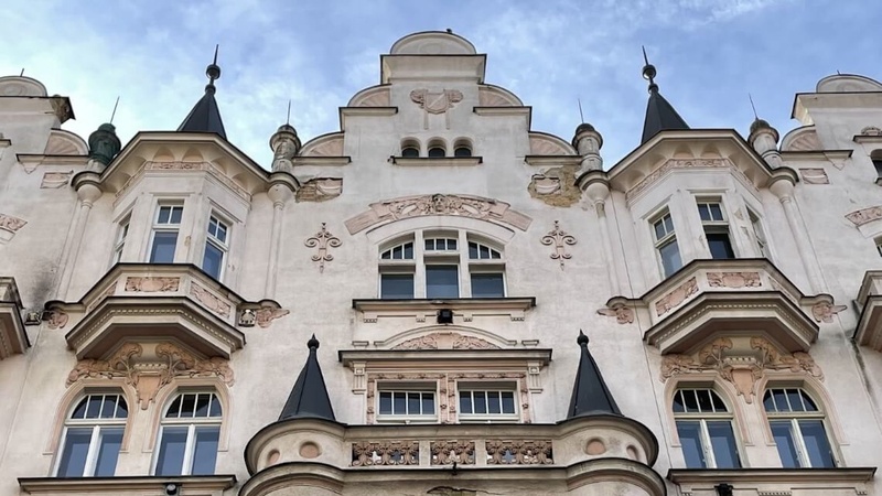 Secesní domy proměňují na moderní luxusní bydlení. Teď se na pražských Vinohradech pouští do dalšího