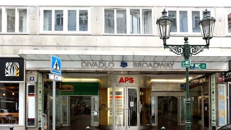 Palác Broadway má nového majitele, jde o nejvýnosnější prodej v historii úřadu