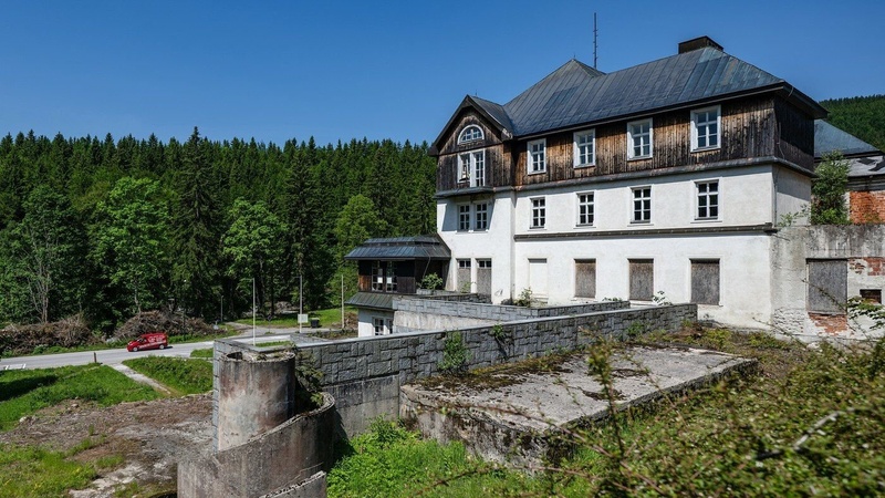 Grand hotel ve Špindlerově Mlýně půjde k zemi. Skupina CPI tu plánuje nový luxusní resort
