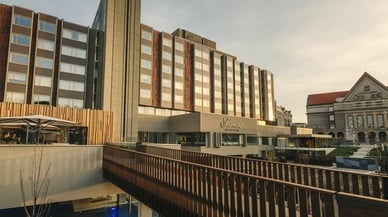 Hotel Fairmont má ani ne půl roku po otevření jiné vlastníky