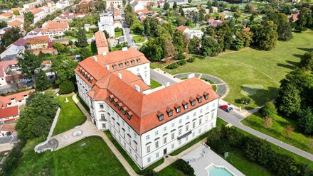 Zámek Napajedla je na prodej. Vlastnil ho i Baťa, budoucí majitelé tu budou moci zaparkovat svůj jet