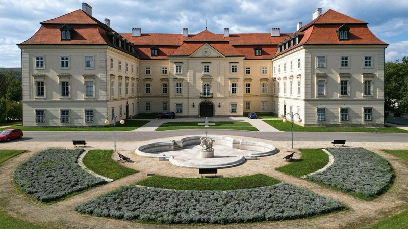 Zámek Napajedla je na prodej. Vlastnil ho i Baťa, budoucí majitelé tu budou moci zaparkovat svůj jet