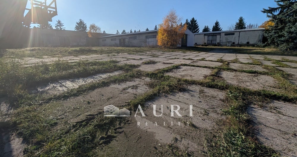 Pronájem skladu 3 000 m², Nové Strašecí