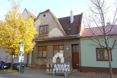 Prodej řadového rodinného domu s dvorkem, podkrovím; určený k renovaci, CP 102 m² , ul. Charbulova, Brno - Černovice, Ev.č.: 21010426