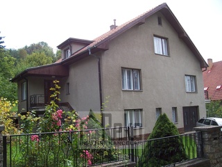 Pronájem dvougeneračního rodinného domu v Karlštejně