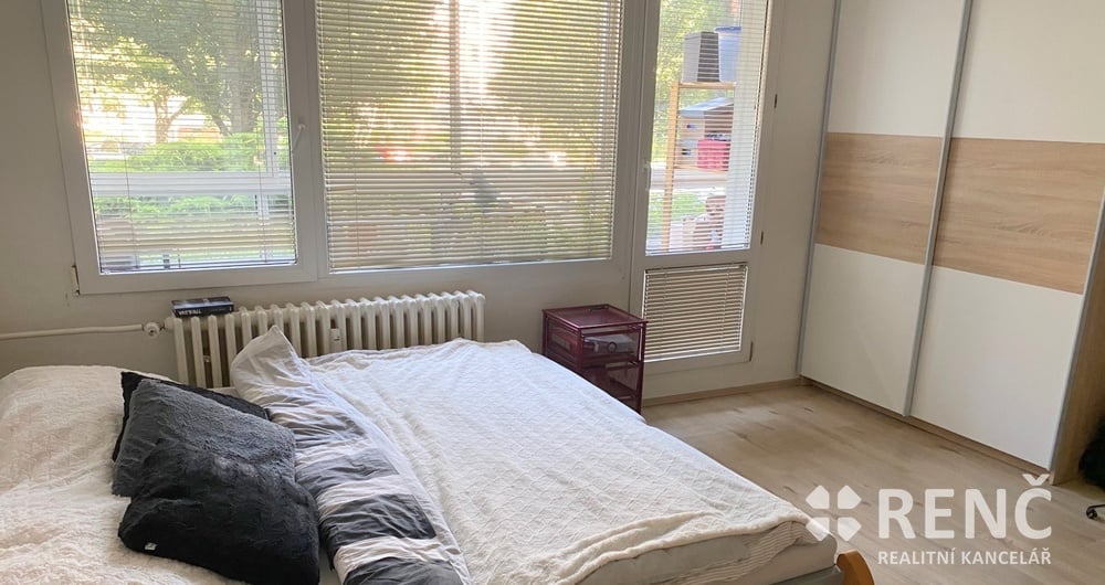 OB 1+kk STARÝ LÍSKOVEC, ulice Sevastopolská za OB 2+1 s balkonem - cihla i panel