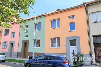 Prodej třípodlažního řadového rodinného domu v klidné části ulice Vojanova, Brno - Židenice, Ev.č.: 01156