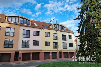 Pronájem bytu 3+kk, 60 m2, s garáží 17,7 m2, na náměstí Republiky v Brně – Husovicích, Ev.č.: 01295