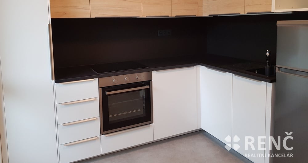 Pronájem bytu 1+1 po celkové rekonstrukci v klidné části Brna – Komíně, na ul. Absolonova