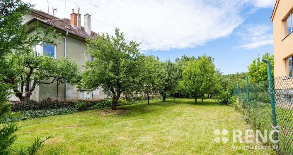Pozemek se zahradní chatou ve Veverské Bítýšce v ulici Za řekou o velikosti 835 m2 (rekreace/výstavba)