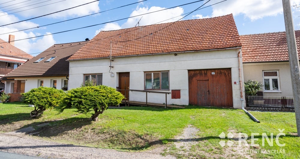 Prodej původního jednopodlažního rodinného domu s průjezdem, dvorem a zahradou v obci Dobré Pole