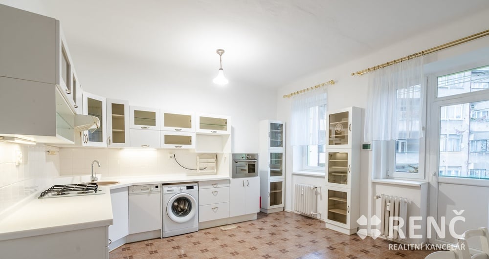 Pronájem bytu 3+1 (118 m2) s balkonem, na ul. Žižkova, Brno - střed