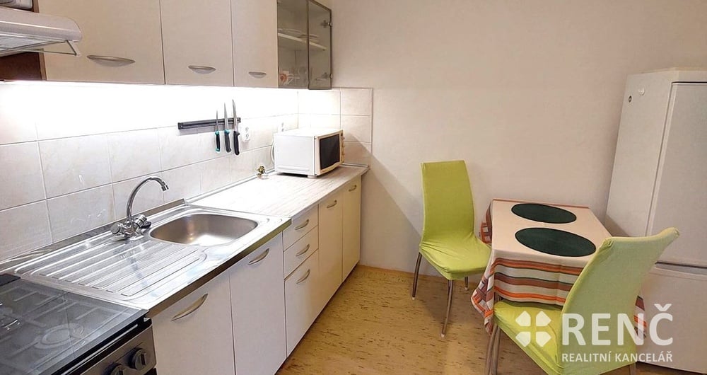 Pronájem bytu 1+1 v podkroví rodinného domu na ulici Dunajevského v Brně – Žabovřeskách