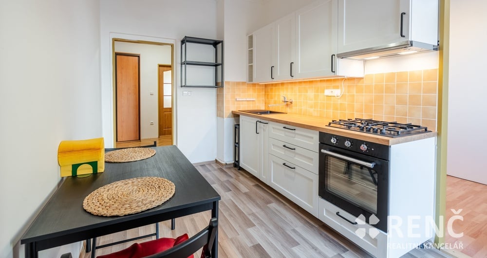 Pronájem zděného bytu 2+1 o výměře 48 m2 s balkonem, na ul. Sýpka v Černých Polích.