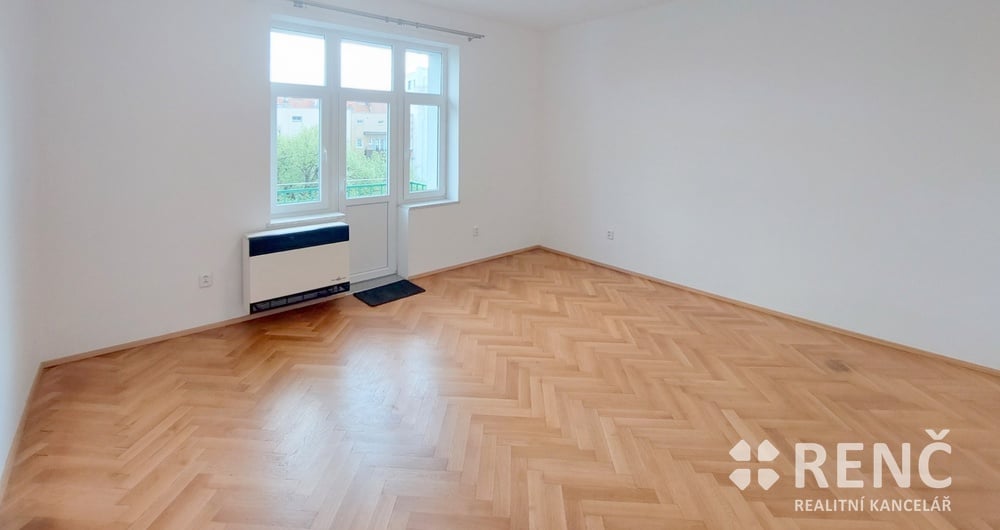 Pronájem zděného bytu 1+kk v bezprostřední blízkosti centra města, ulice Botanická