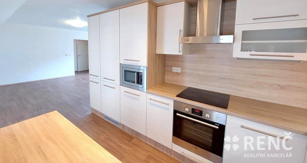 Pronájem bytu 2+kk, 56 m2, Brno – centrum, ul. Pekárenská, umístěný ve vnitrobloku.