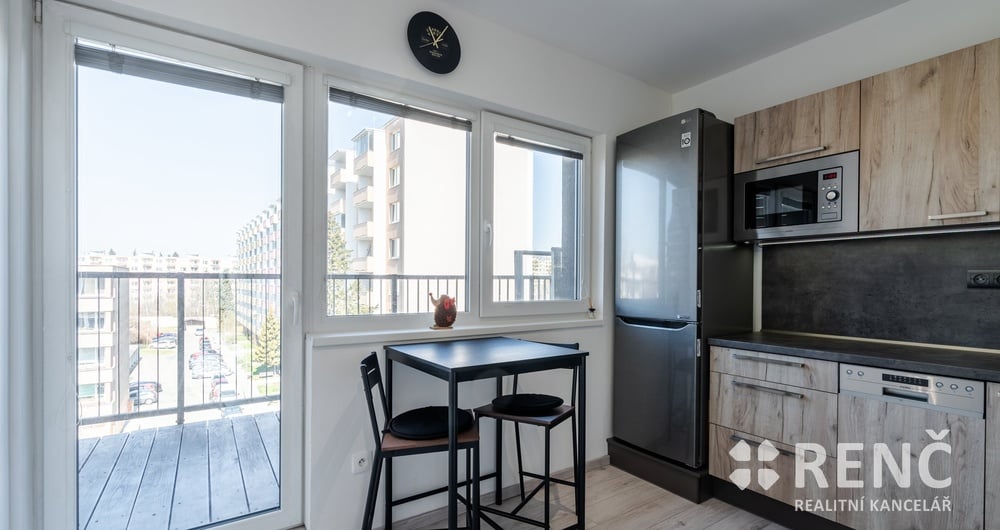 Prodej zděného bytu 2+kk (1+1) v novostavbě s terasou a balkónem v centru Králova Pole