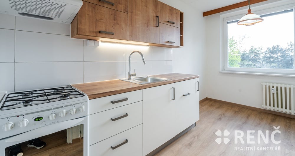 Pronájem bytu 4+1 LÍŠEŇ, ulice Josefy Faimonové , částečně zařízeno