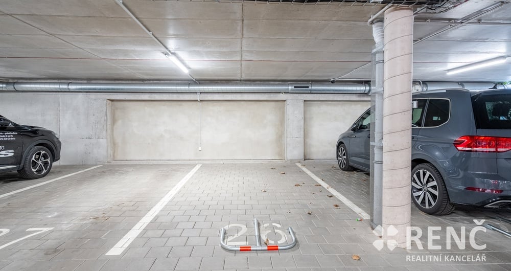 Pronájem garážového stání, Brno – střed,  ul. Milady Horákové