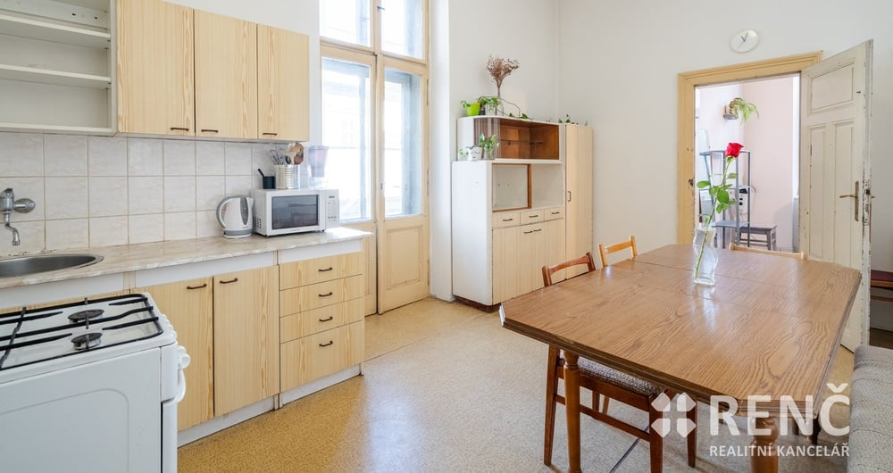 Pronájem zděného bytu 2+1 o výměře 89,3 m2 + veranda 9,8 m2 + sklep 11 m2, na třídě Kpt. Jaroše v Brně