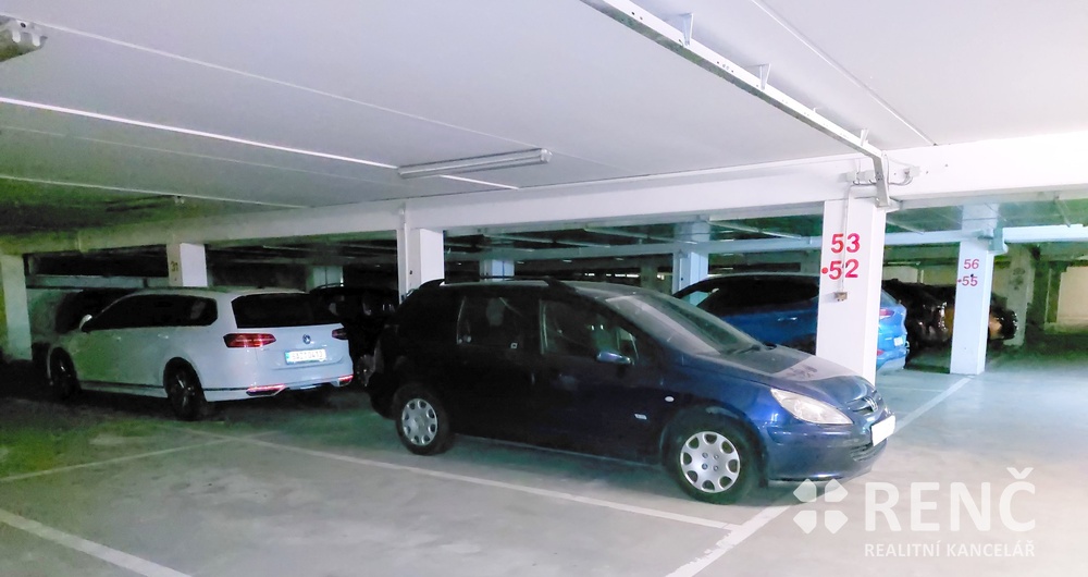 Pronájem garážového stání, Brno – Lesná,  ul. Majdalenky