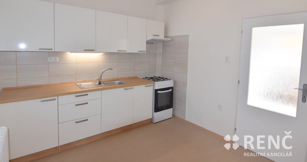 Pronájem bytu 1+1 v malém zděném bytovém domě v Žabovřeskách, ul. Královopolská