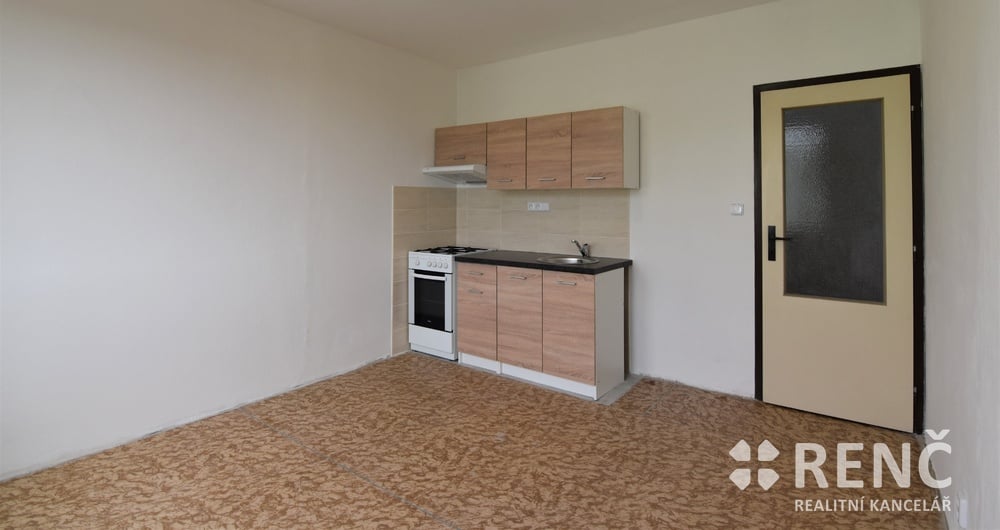 Pronájem zrekonstruovaného bytu 2+kk (42 m2) se zasklenou lodžií v Brně – Bystrci na ul. Rerychova