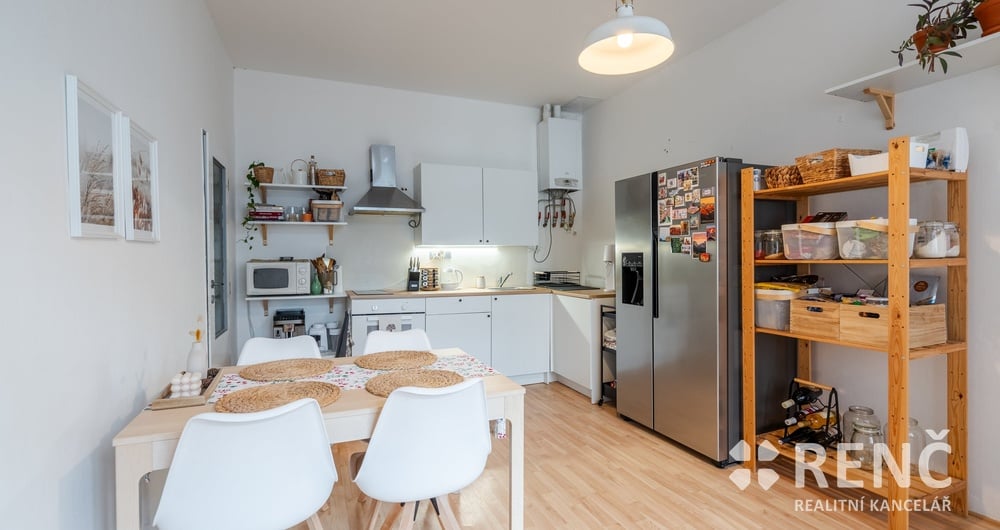 Pronájem prostorného zrekonstruovaného bytu 2+1  nedaleko centra města na  ul. Čechyňská