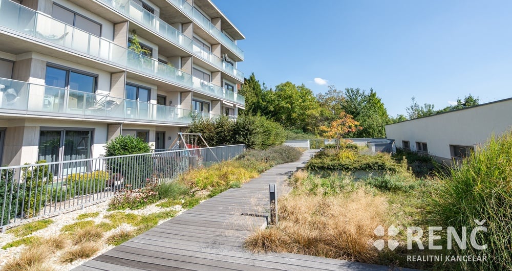 Pronájem nadstandardního zděného bytu 1+kk, 45,71 m2 + lodžie 6 m2  v Masarykově čtvrti, na ul. Bohuslava Martinů