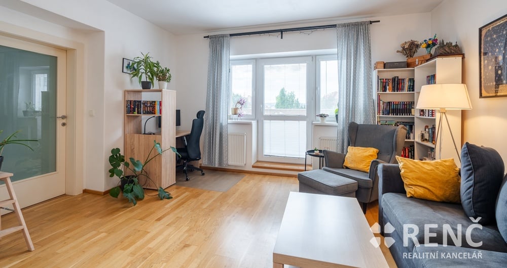 Pronájem zděného bytu 2+1 o výměře 62,2 m2 s lodžií 7 m2, na ul. Zemědělská v Brně - Černých Polích.