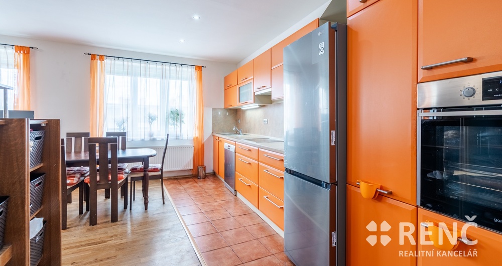 Prodej podkrovního bytu 4+kk s terasou ve zděném bytovém domě na ulici Erbenova v Brně – Černých Polích.