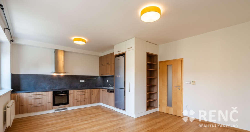 Byt 3+kk, 60 m2, s garáží 17,7 m2, na náměstí Republiky v Brně – Husovicích