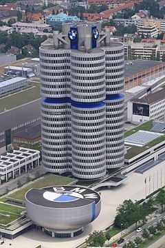 Hochhaus_'BMW_Vierzylinder'._München._83_orig