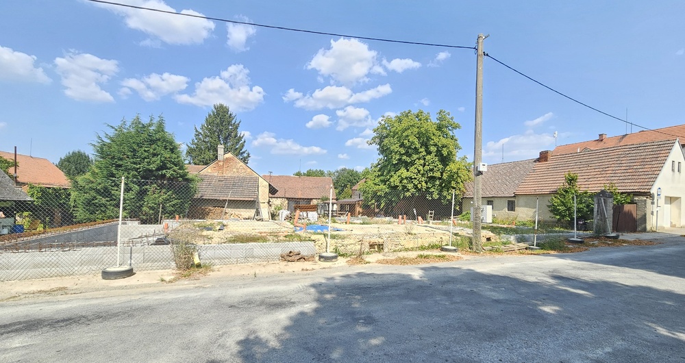 Prodej stavebního pozemku 5 474 m², Slatina