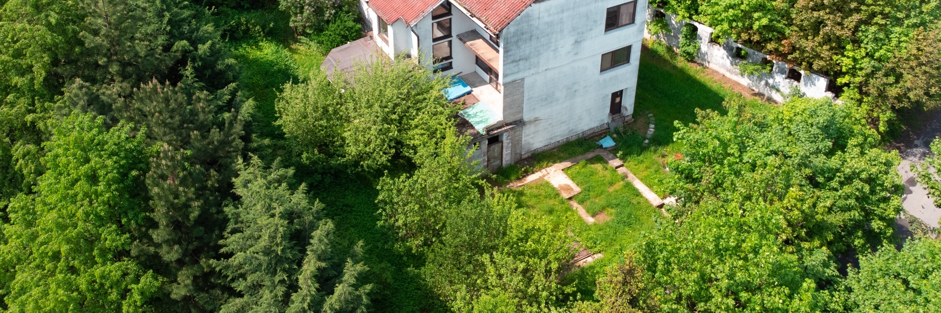 Prodej pozemku se stavbou většího RD Vranov u Brna