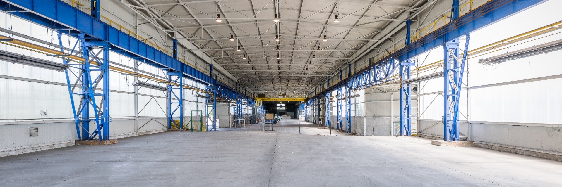 Výrobní a skladová hala 5.237 m² -