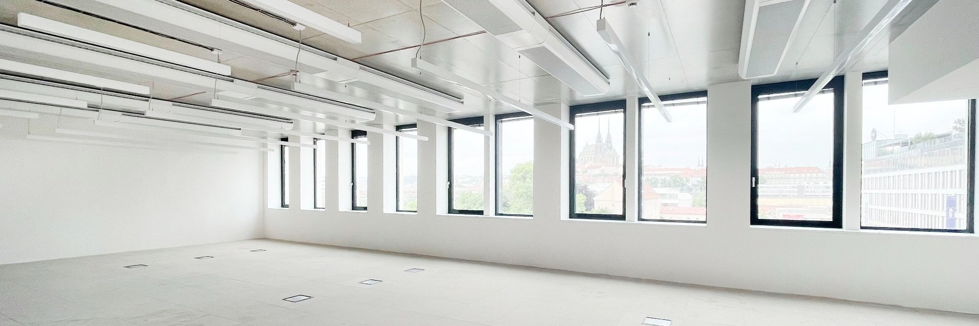 Pronájem uzavřené části kancelářského patra 495 m², ulice Trnitá, Brno