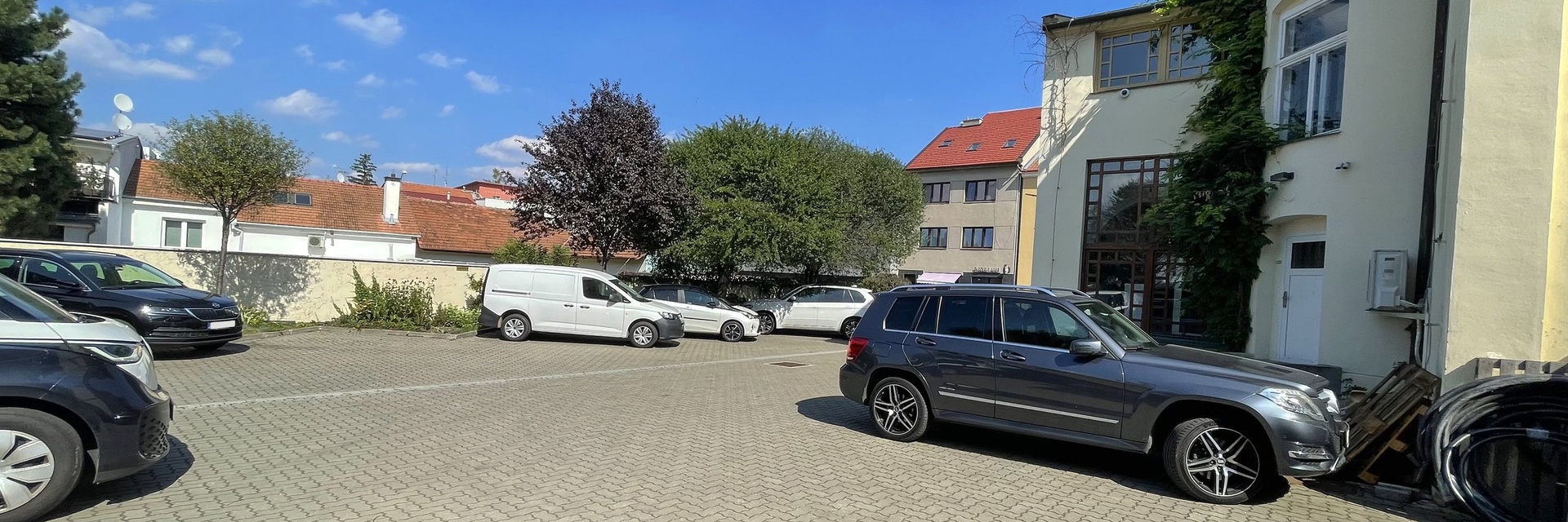 Pronájem exkluzivního administrativního sídla s parkováním 500 m², ulice Králova, Brno