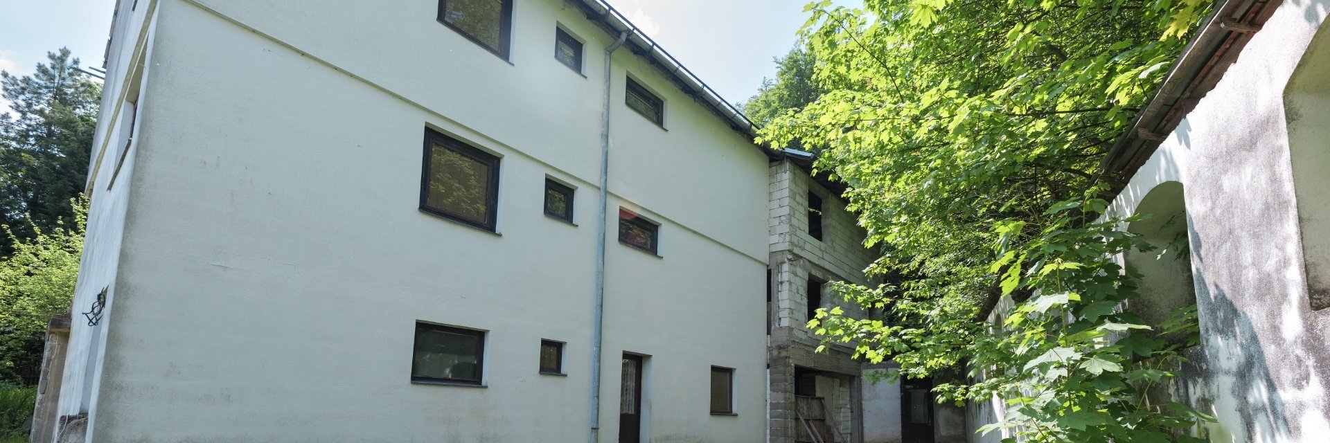 Prodej pozemku se stavbou většího RD Vranov u Brna, 1.414 m²