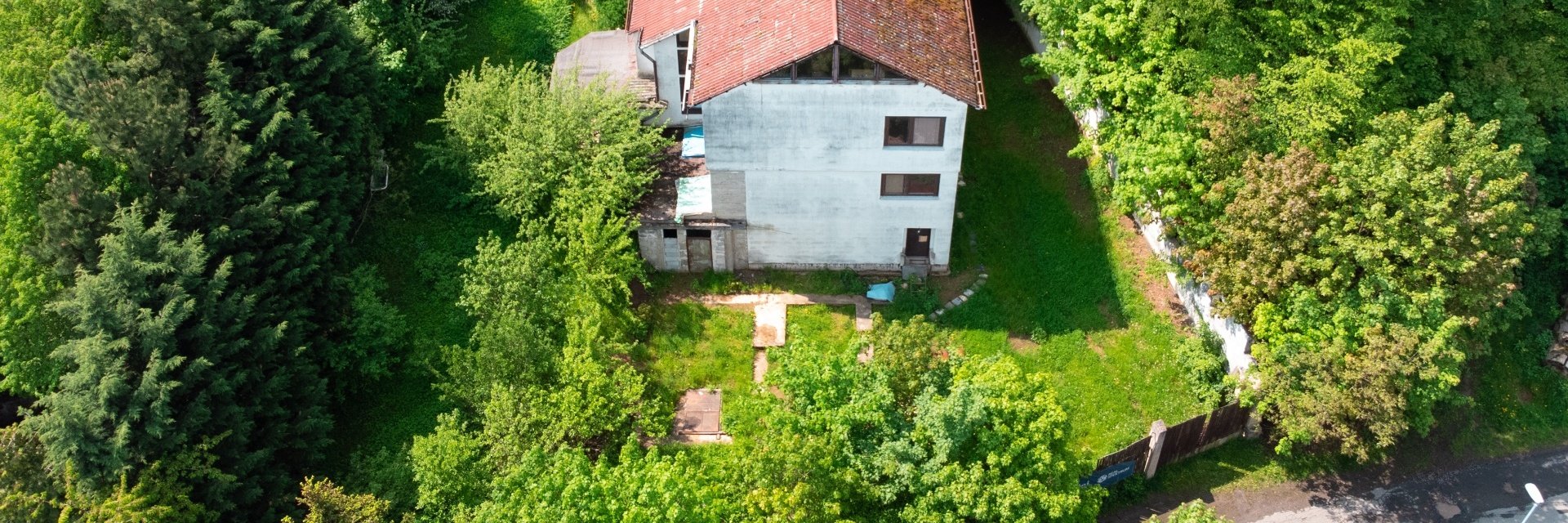 Prodej pozemku se stavbou většího RD Vranov u Brna, 1.414 m²