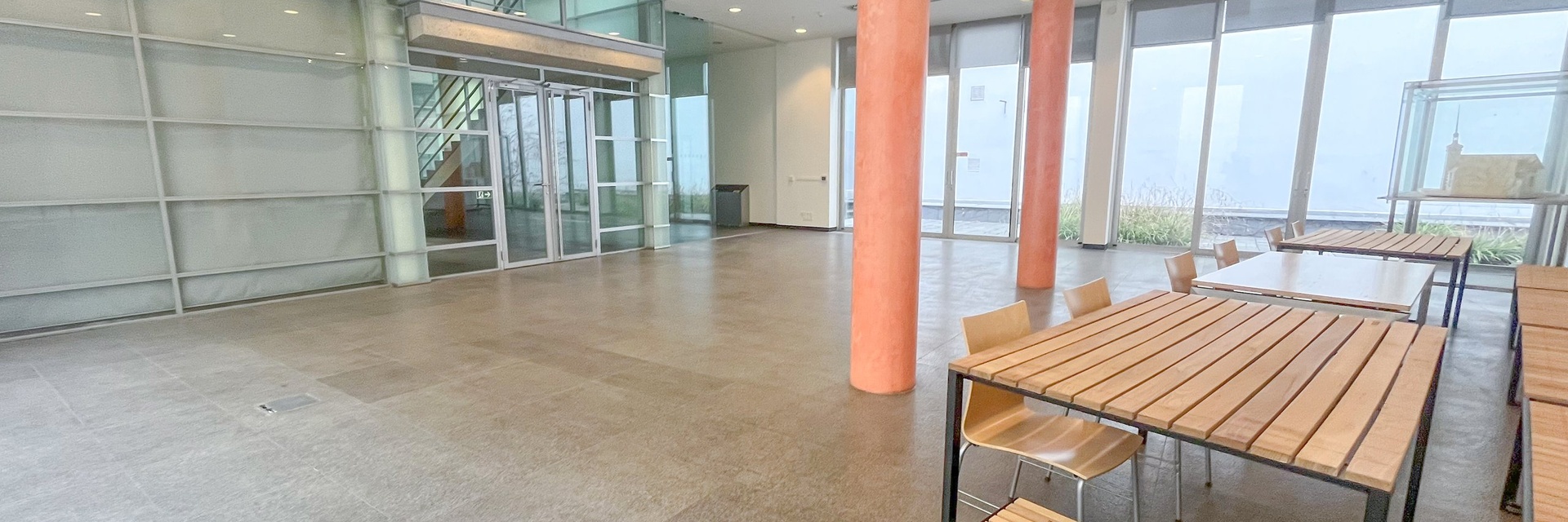 Pronájem klimatizovaných kancelářských prostor 133 m², ul. Rašínova, v těsné blízkosti Náměstí Svobody