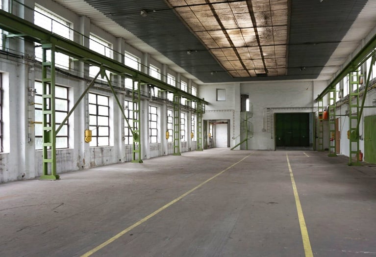 Pronájem výrobní haly s jeřábem 1 085 m² ve Slavkově u Brna