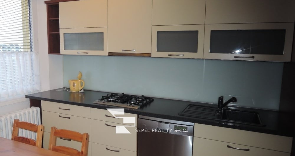 Pronájem nezařízeného bytu 3+kk, 67m² s prosklenou lodžií - Brno - Starý Lískovec