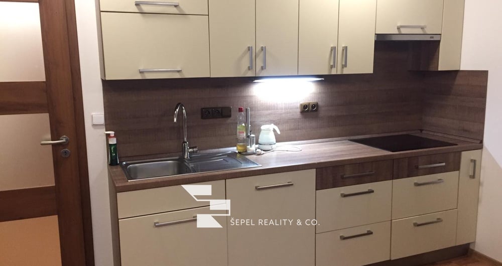 Pronájem částečně zařízeného bytu 2+kk Náměstí, Velké Meziříčí