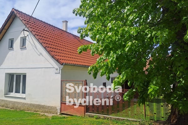 Nabízíme k prodeji rodinný dům, 5+1, pozemek 4.788 m2, obec Leletice, okres Příbram.