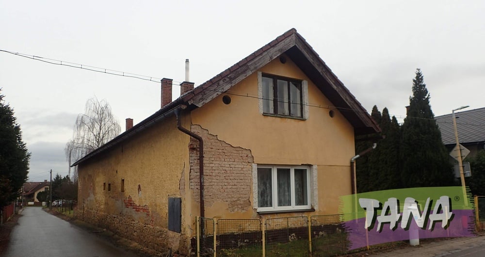 K prodeji starší rodinný domek k rekonstrukci v obci Jivina u Mnichova Hradiště. Pozemek 799 m2.