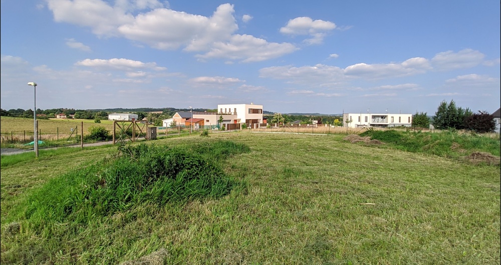 Prodej stavebního pozemku 1 259 m², Sulice – Mandava, vč. stavebního povolení
