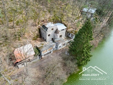 Vila na prodej 473 m² s lesním pozemkem 4.188 m2