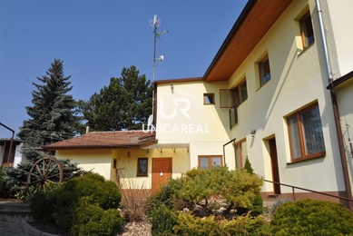 Prodej RD se dvěma bytovými jednotkami, ul. Hoštická, Brno-Bosonohy, CP: 1716 m²