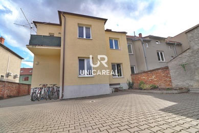 Prodej pěkného bytu 2+1 s vlastním parkováním ve dvoře, Prostějov-Vrahovice